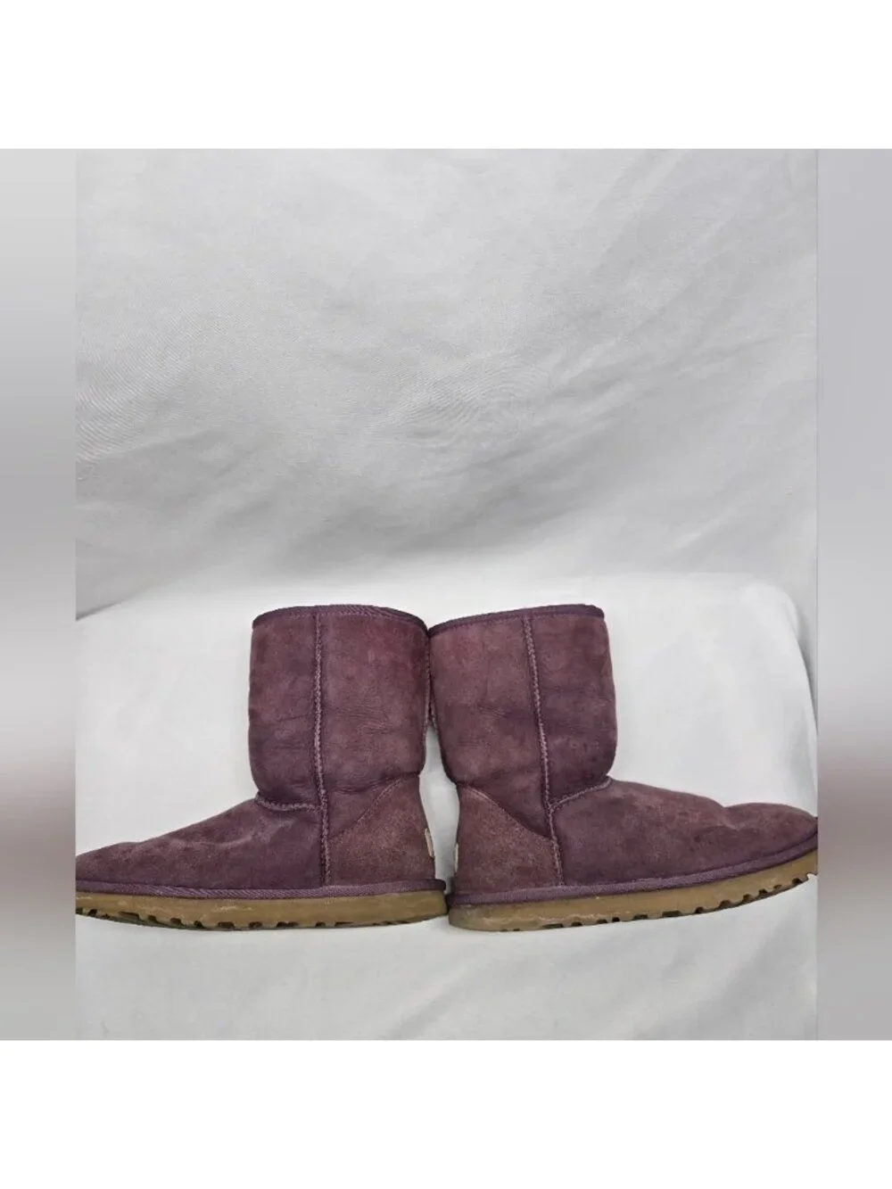 UGG F23112D Classic Short  PURPLE  Sheepskin Boots Women size 6- Stains